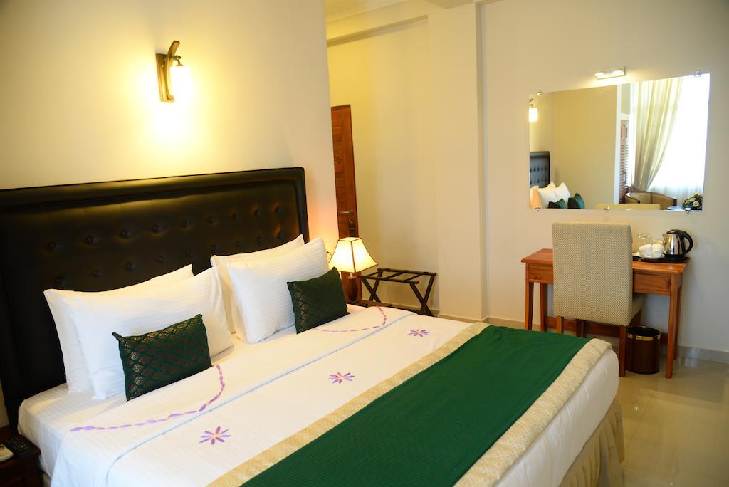 Lazaani Hotel Коломбо Экстерьер фото
