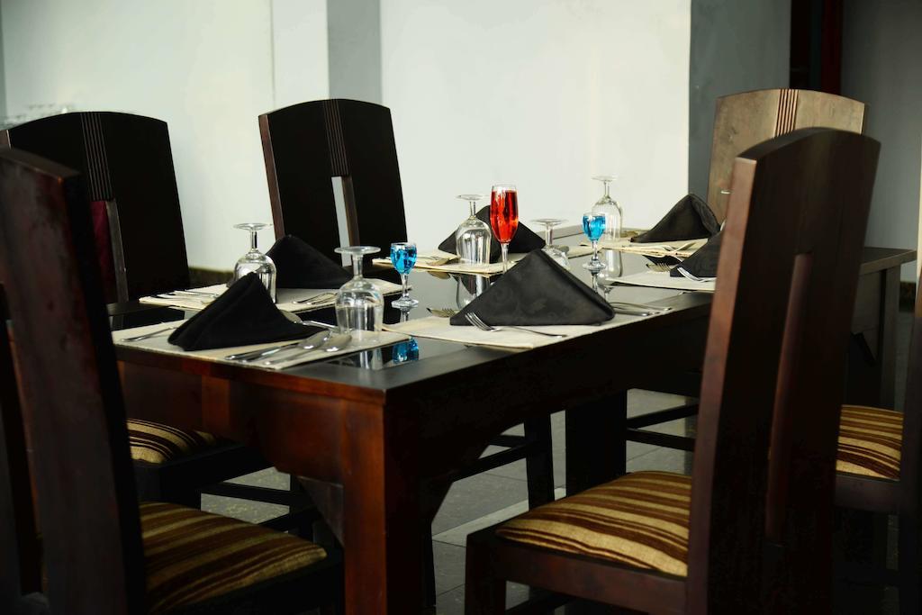 Lazaani Hotel Коломбо Экстерьер фото