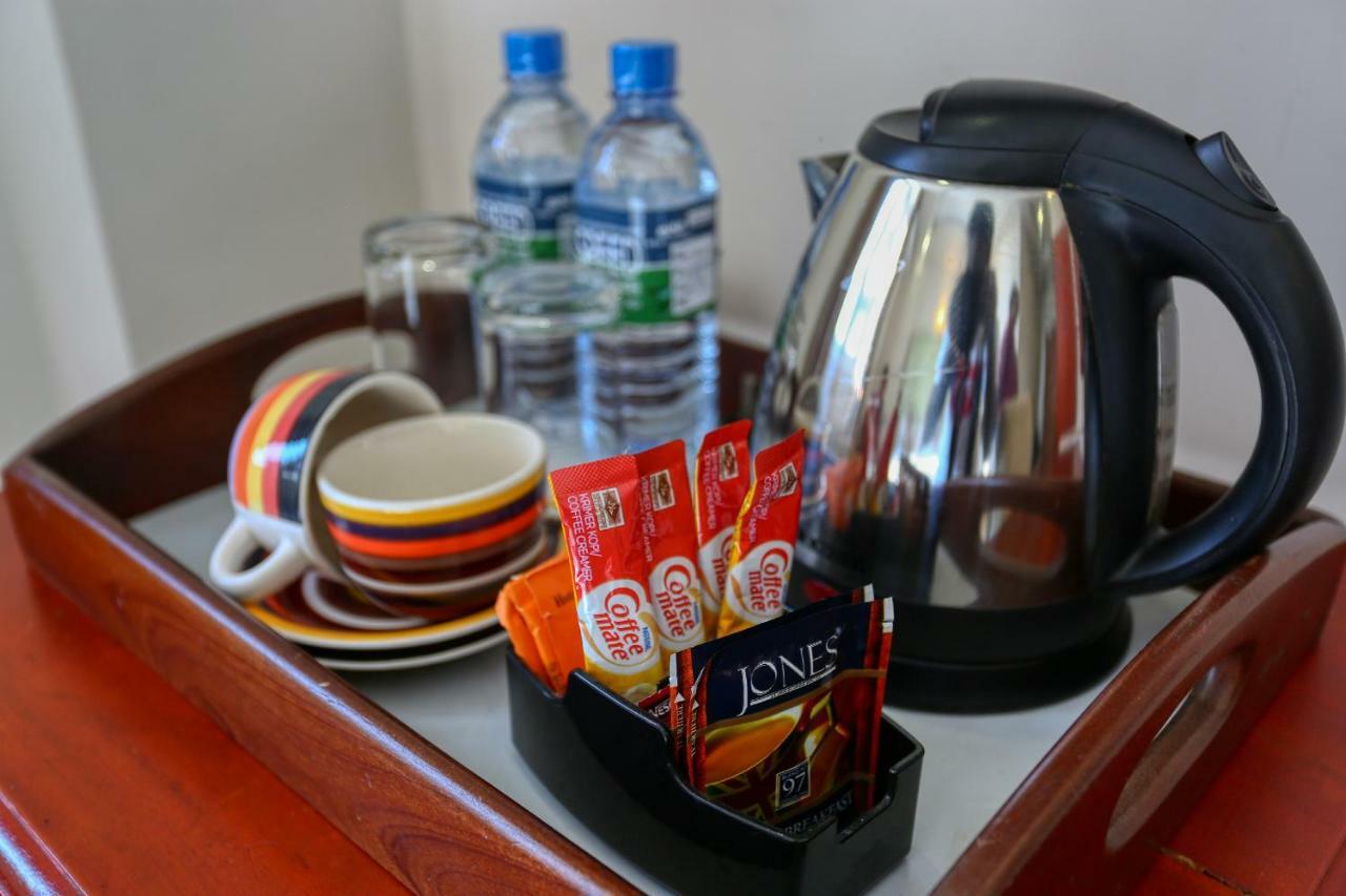 Lazaani Hotel Коломбо Экстерьер фото
